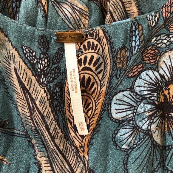 Free People V-neck Sleeveless Top Floral Tiered Hi/Low Blue Size XS - Picture 5 of 9